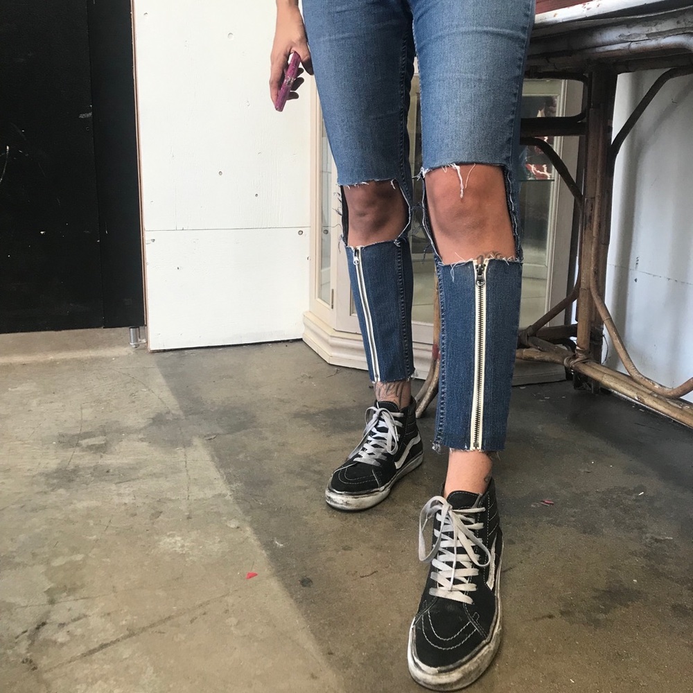Reworked zipper jeans